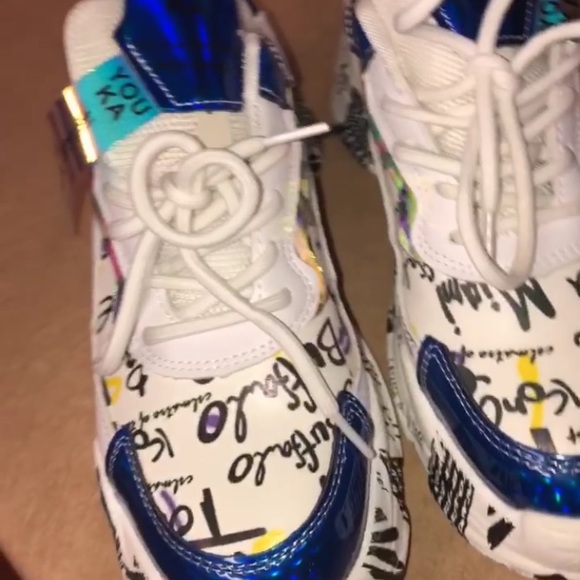 Shoes - Picture 6 of 8